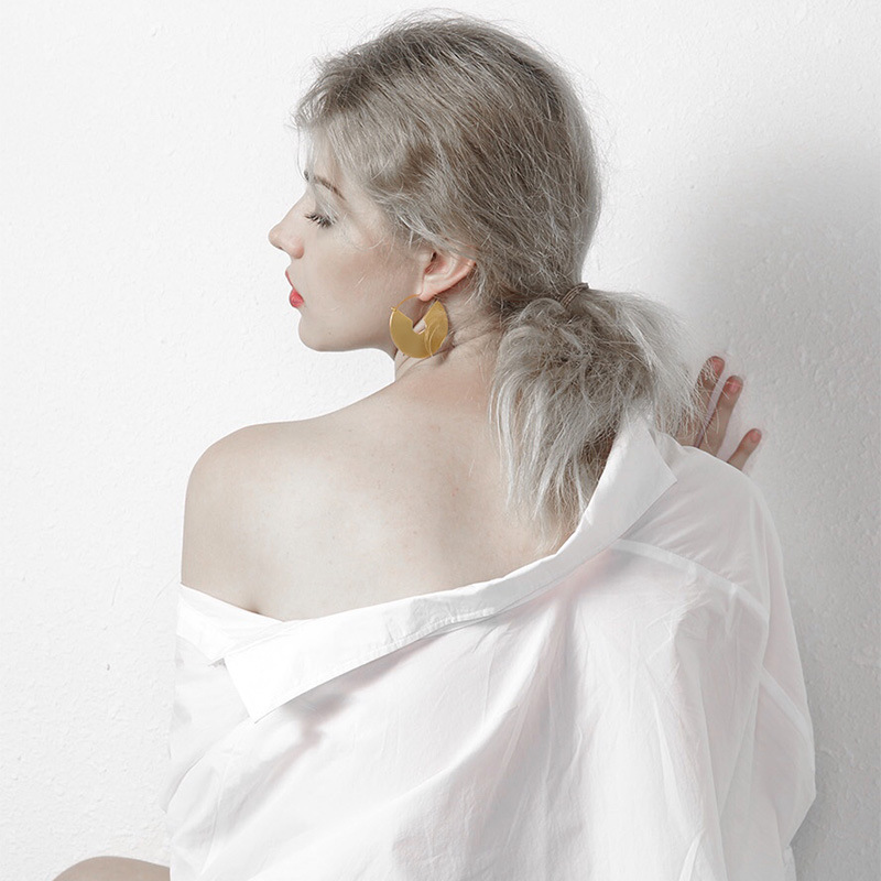LICA Customized High Polished 18k Gold Plated Oval Shaped Hoop Earrings Geometric Shaped Lady's Earring