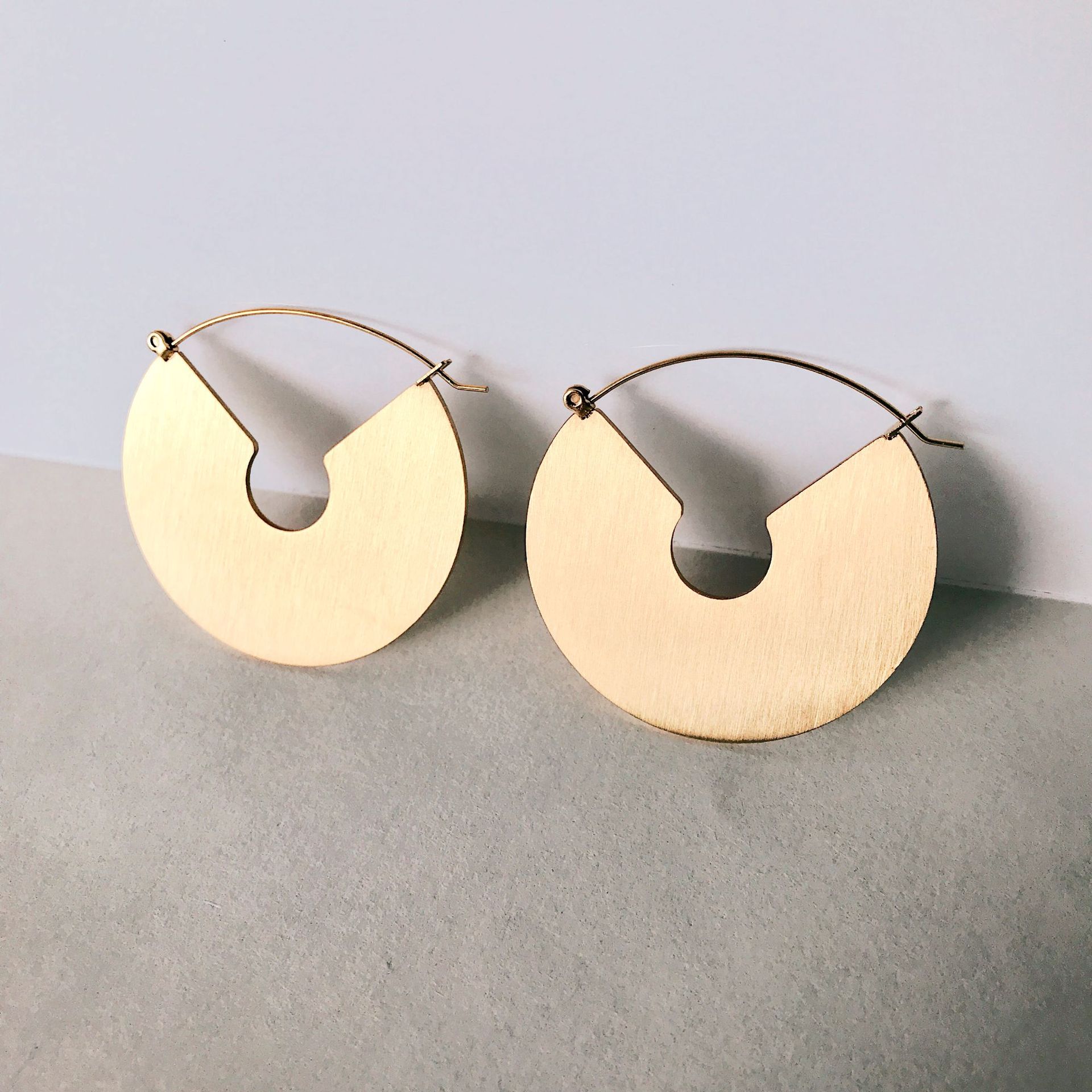 LICA Customized High Polished 18k Gold Plated Round Plain Hoop Earrings For Lady