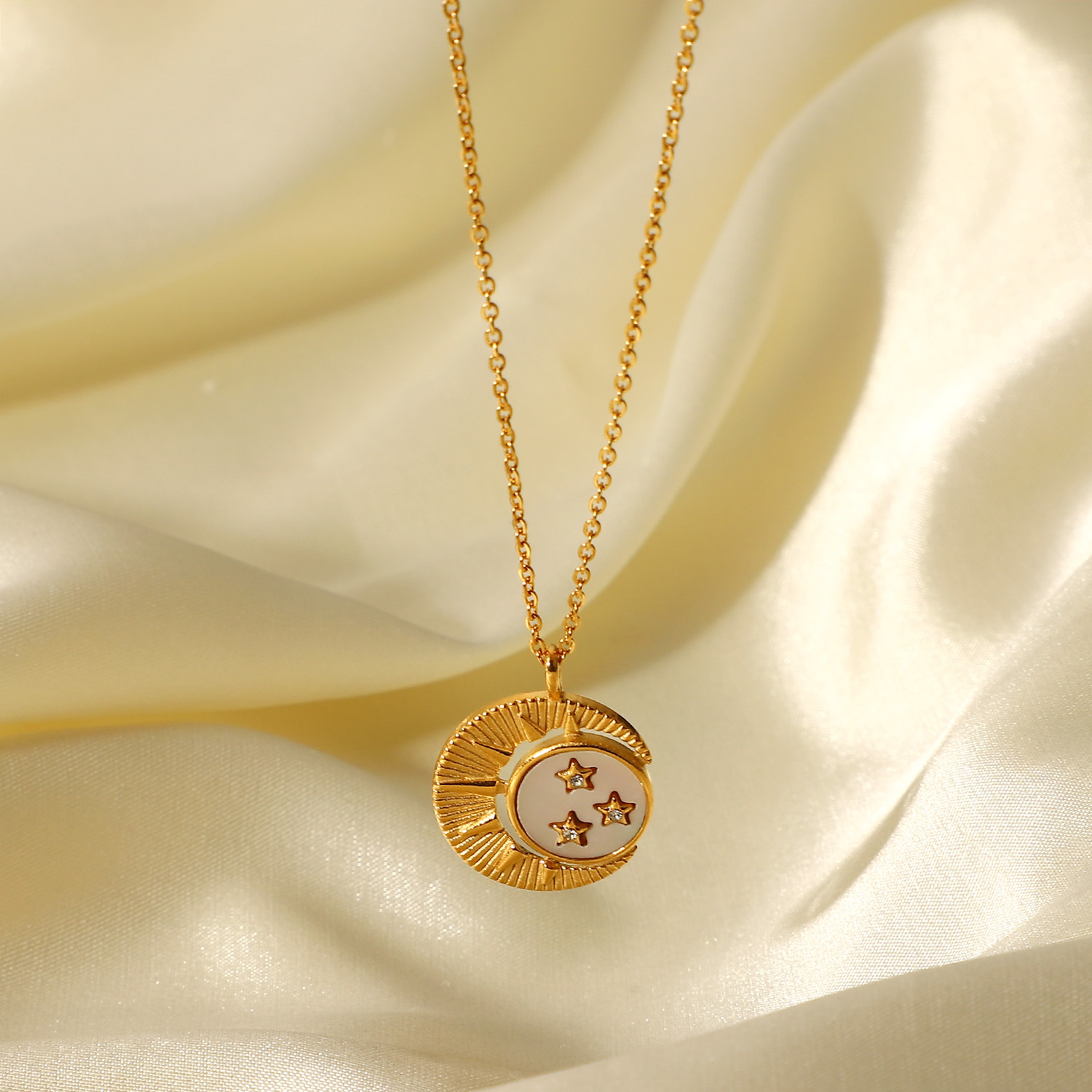18k Gold Plated Sea Shell Pendant Necklace With Crystal Setting