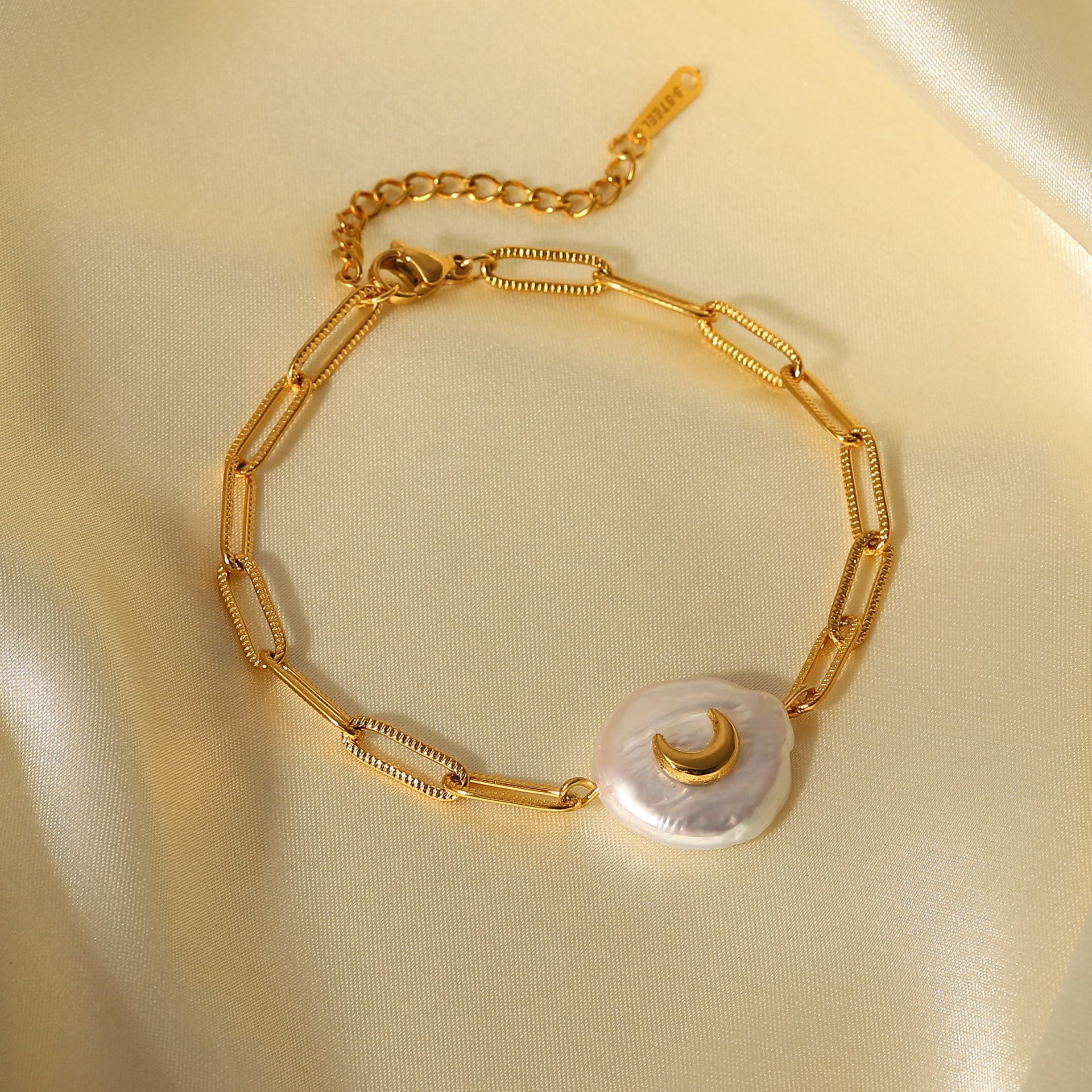 18K Gold Plated Stainless Steel Chain Bracelet With Round Pearl Pendant, stamped Moon Charm in the pearl Surface