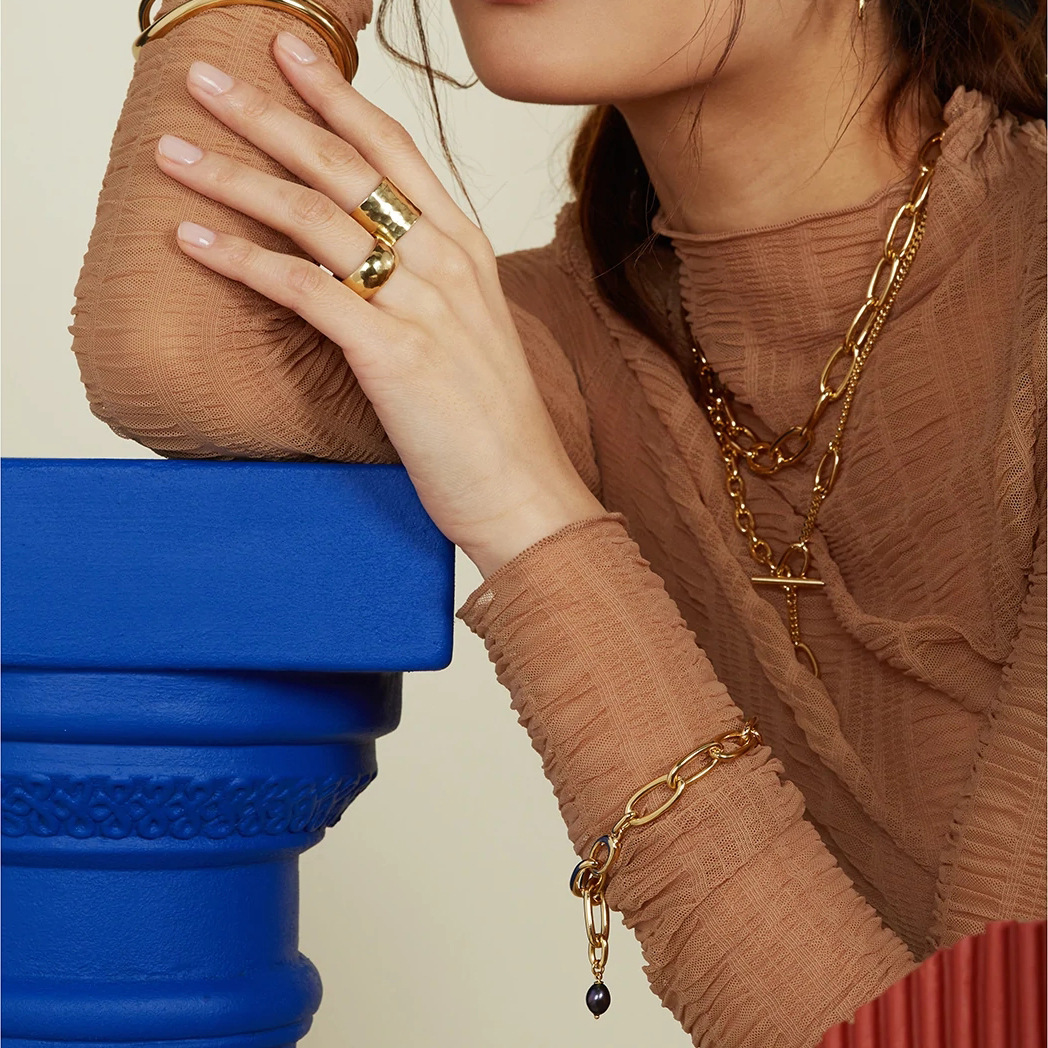 Gold Plated Chain Bracelet With Black Pearl