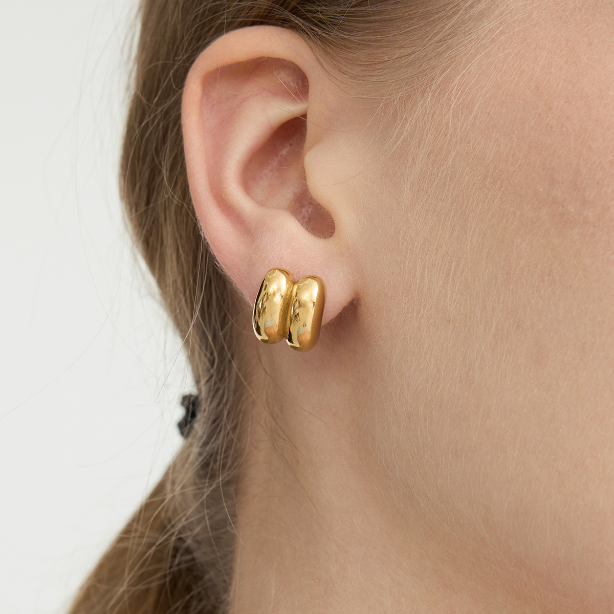 Stainlesssteel bean stud earrings, a niche high-end accessory that doesn't fade, 18k gold stainless steel earrings