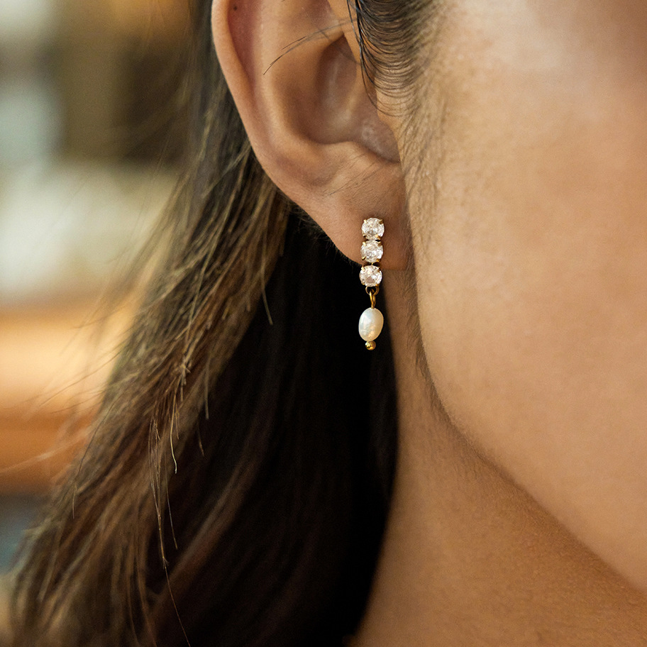 Stainless Steel freshwater pearl stud earrings - luxurious and high-end ear accessories made of stainless steel and zirconium stones