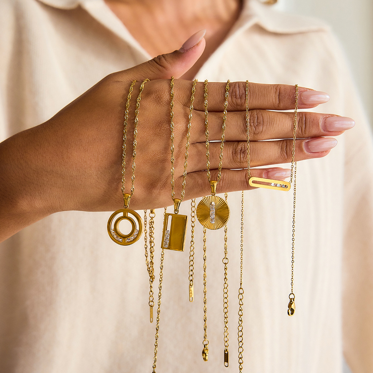 Stainless steel movable zirconium necklace accessory for women, suitable for autumn and winter sweaters. Cross-border best-selling titanium steel jewelry.