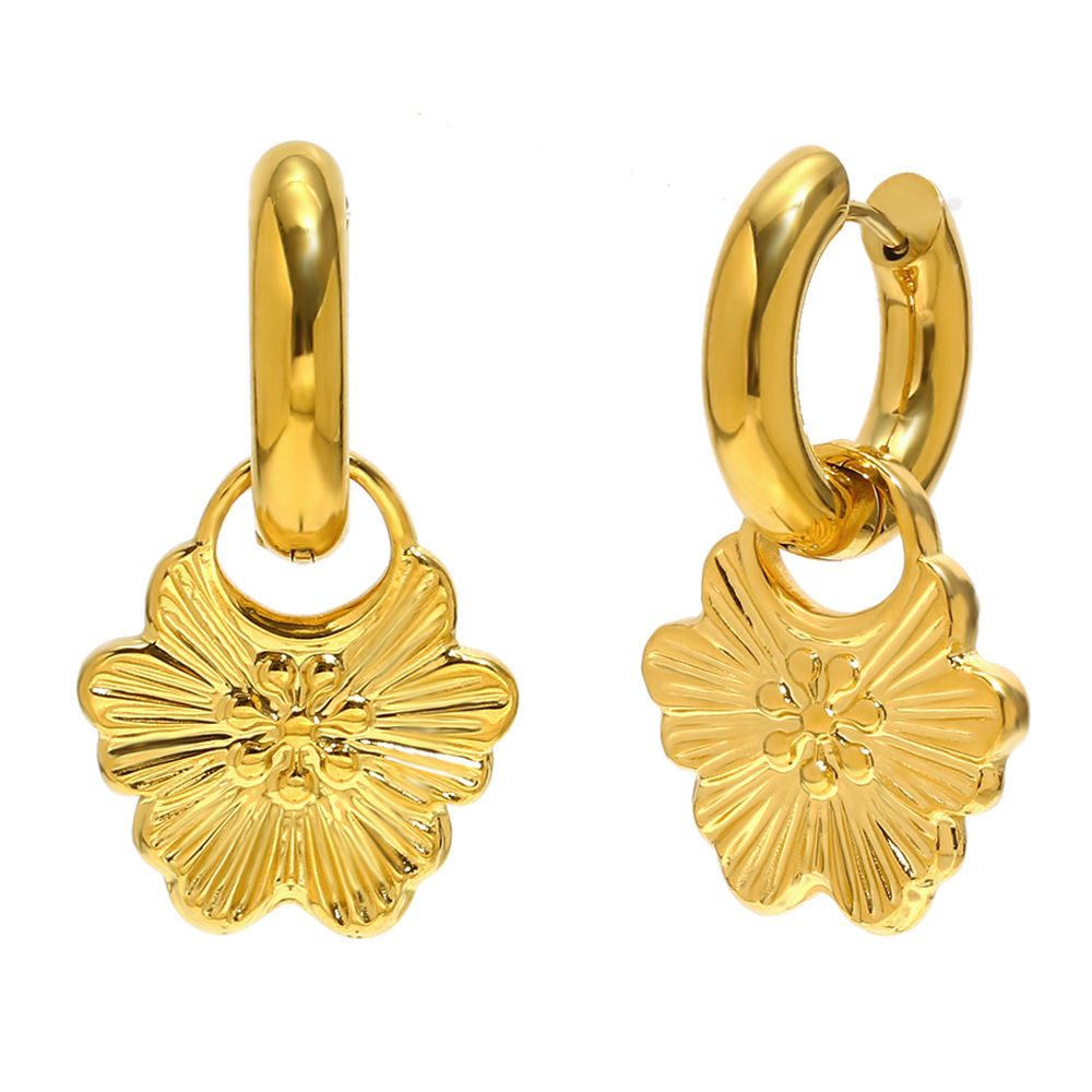 Fashionable and stylish small-scale hoop earrings made of stainless steel plated with 18K gold. Unique hand-pressed flower-shaped earrings for women, featuring a luxurious and exquisite design.