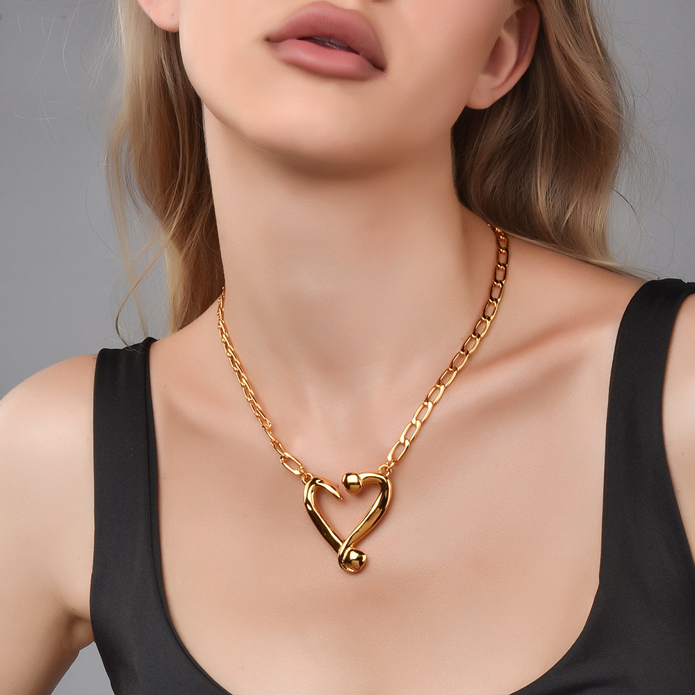 Fashionable high-quality heart-shaped necklace - romantic jewelry for women, collar chain