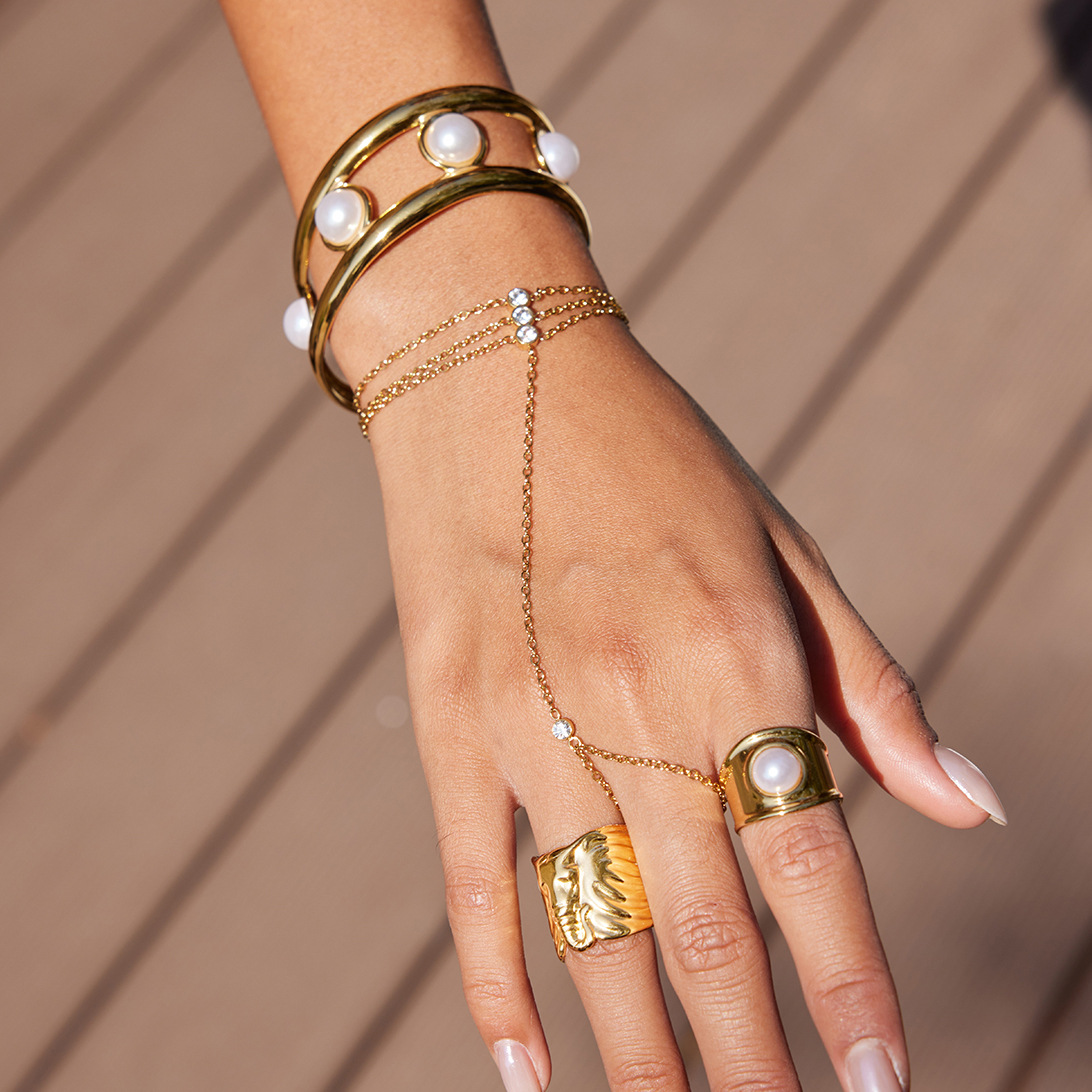 Stainless steel bangle, 18k gold, versatile, luxurious and fashionable electroplated accessory wristband, European-style simple stainless steel bracelet jewelry