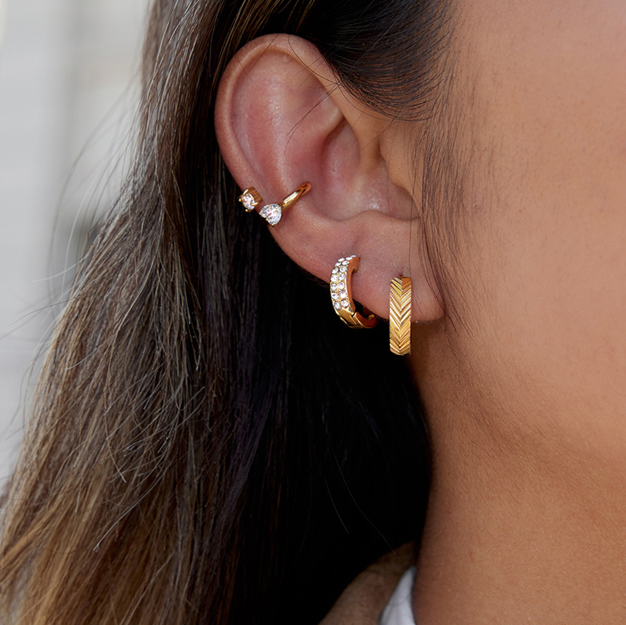 Earring - Stainless steel earrings, elegant and sophisticated, simple ring-shaped ear loop, 18k gold