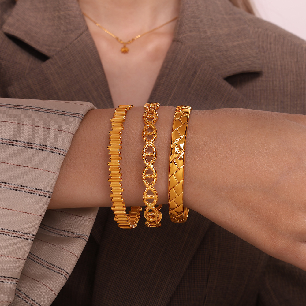 Retro-style woven bracelet with geometric hollowed-out and stitched design. Exquisite multi-layered stainless steel open bracelet.