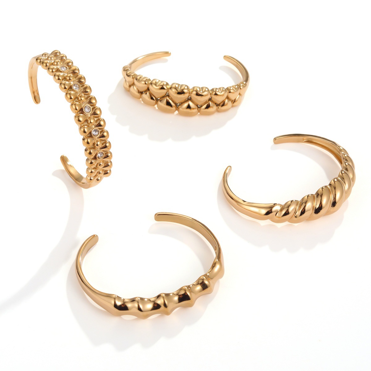 Retro spiral design stainless steel bracelet that doesn't fade, 18K gold plated, elegant high-end wristband