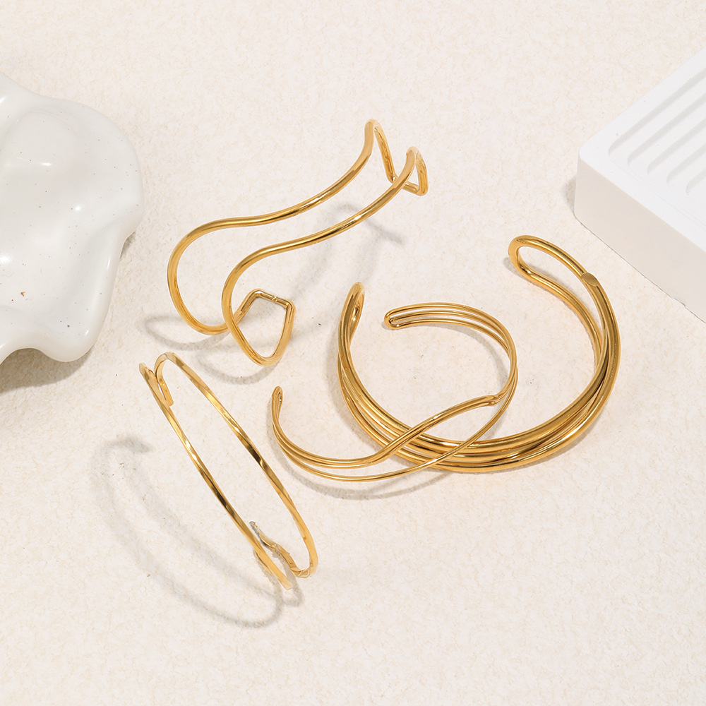 Handcrafted stainless steel bracelet with 18K gold plating and twisted lines design