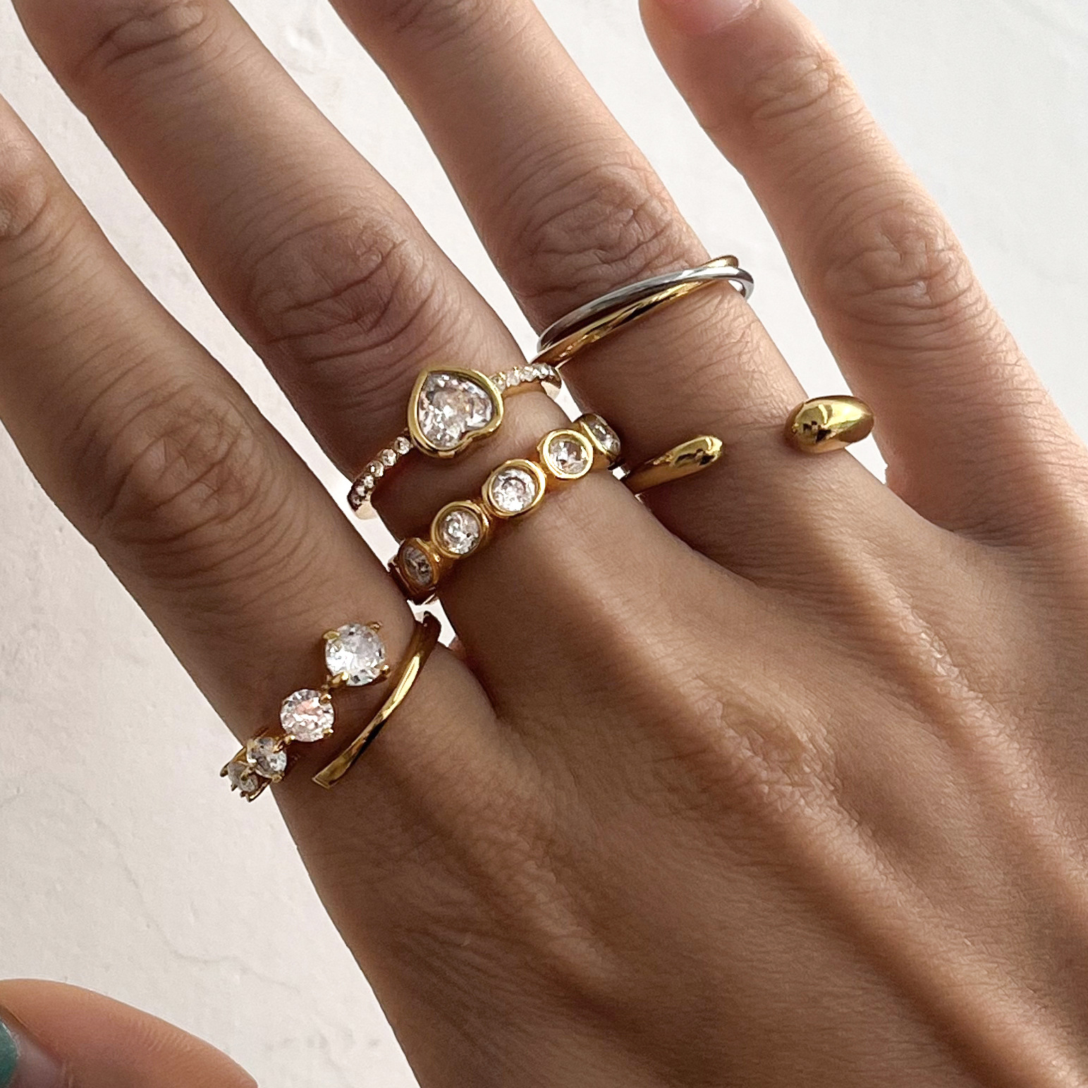 Stainless steel ladies' love zirconium ring, small-scale, high-end, Korean-style, Instagram-worthy ring