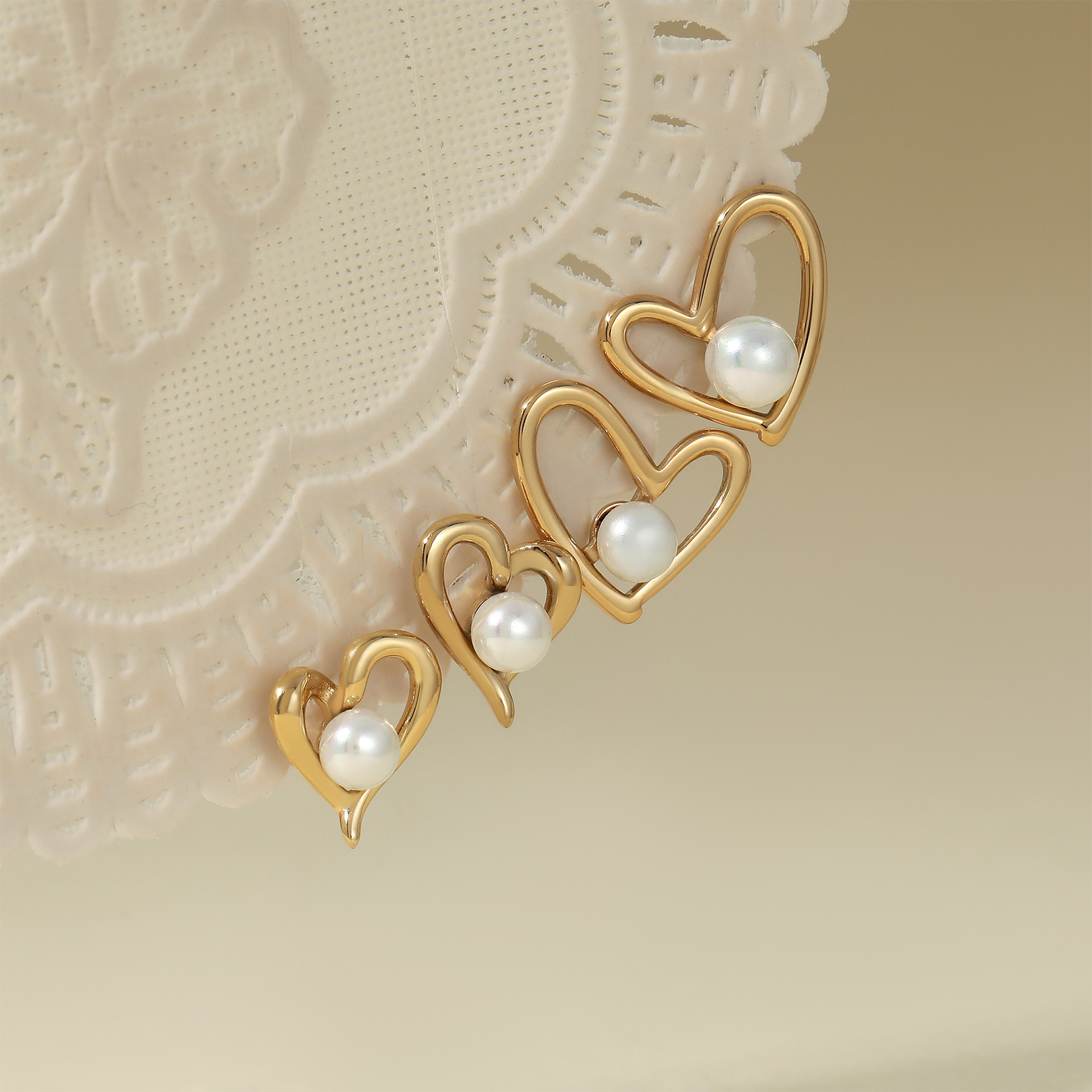 Hot-selling irregular heart-shaped pearl earrings for women. Korean-style design with exquisite and trendy earring stud fashion.
