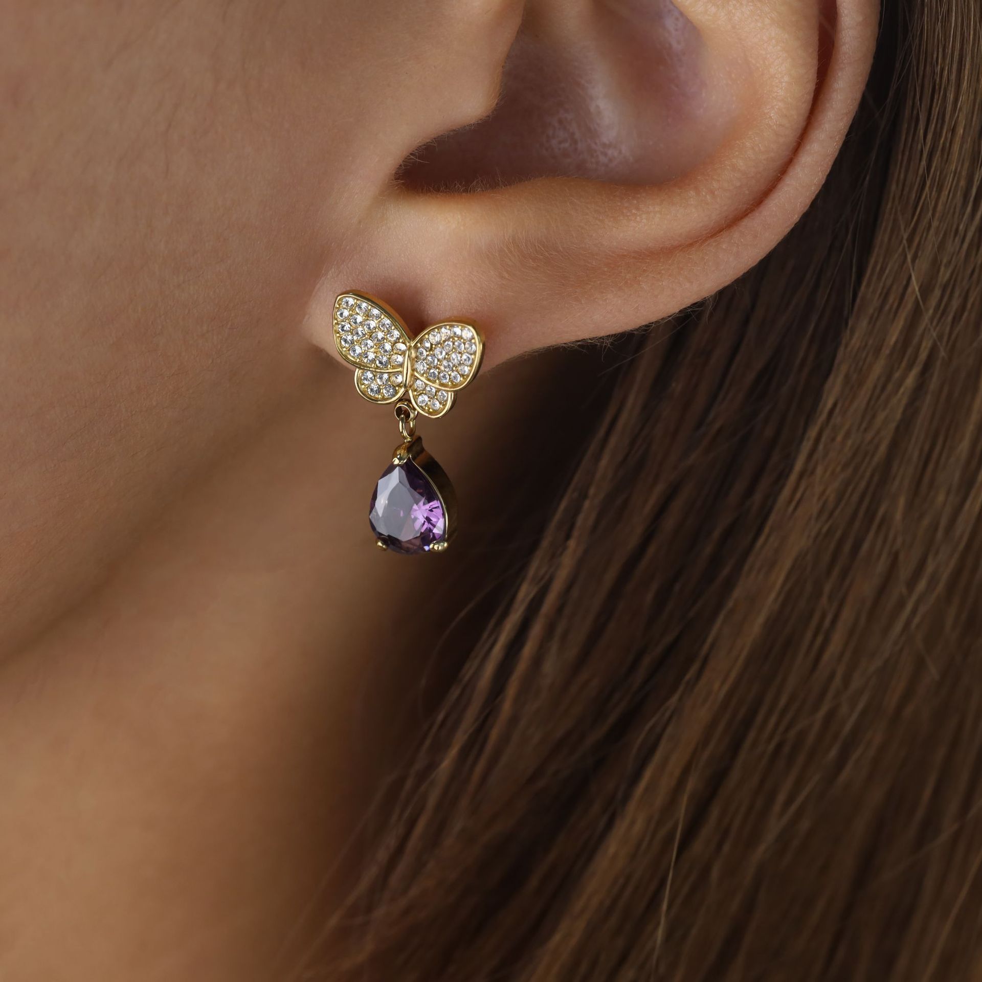 Full-Zircon butterfly purple drop earrings for women. Fashionable and creative stud earrings that are versatile and elegant.