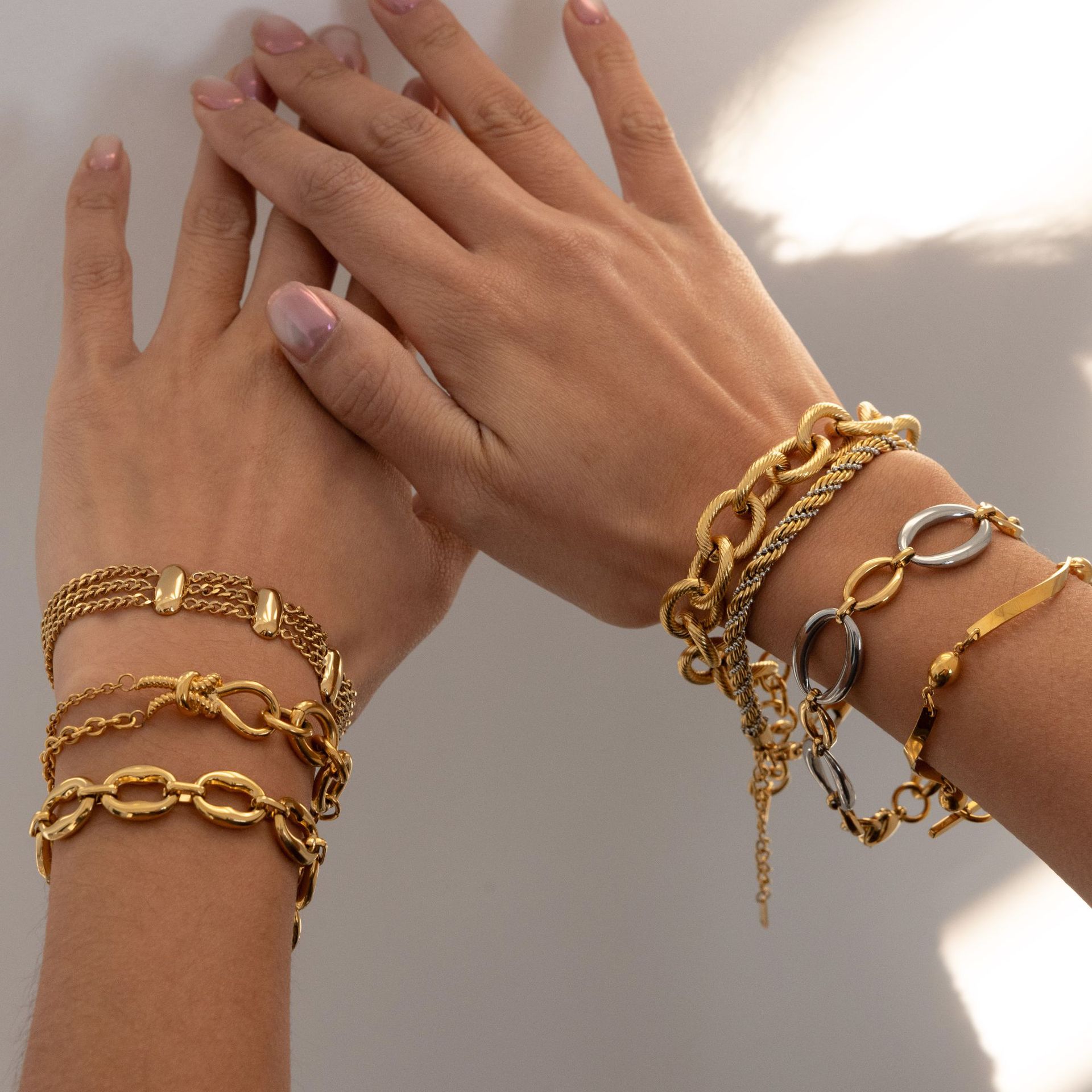 Stainless steel bracelet - luxurious and high-end, does not fade. Trendy hand accessory for Instagram. Korean-style jewelry. Titanium steel cross-border accessory. Women's accessory.