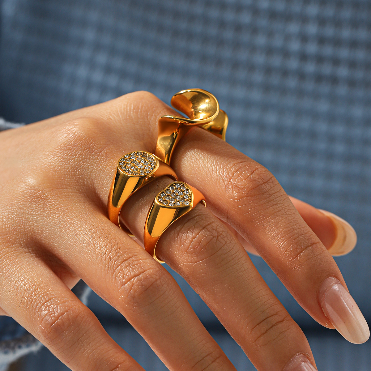 18K gold plated stainless steel zirconia ring, luxurious and high-end, heart-shaped with zircon, handcrafted titanium ring with geometric irregularity and distortion.